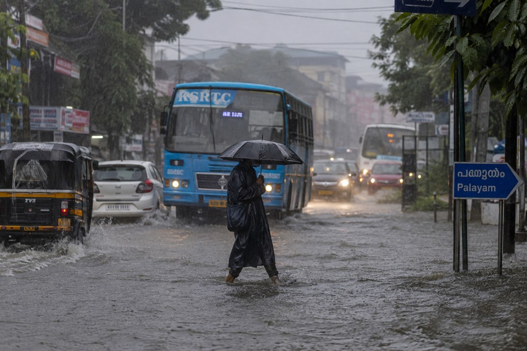 IMD Issues Red Alert as Torrential Monsoon Rains Batter Multiple Districts in Kerala